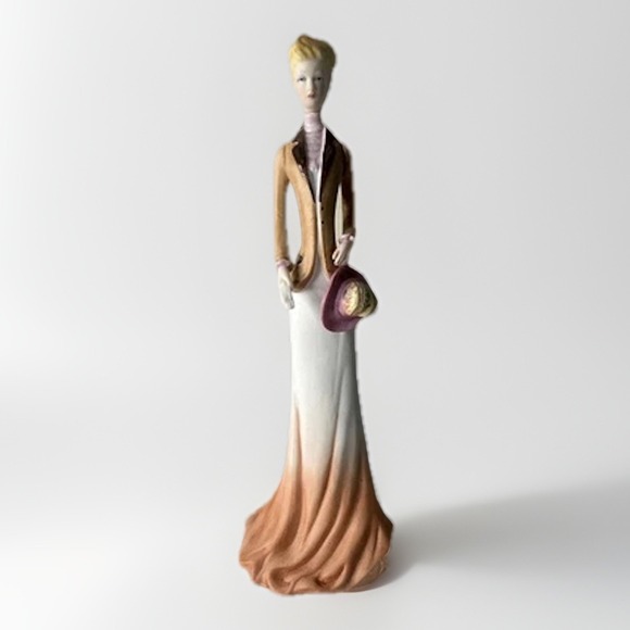 Tilia Made in Portugal Signed and Numbered 101 Lady With Hat Porcelain Figurine - Picture 1 of 5